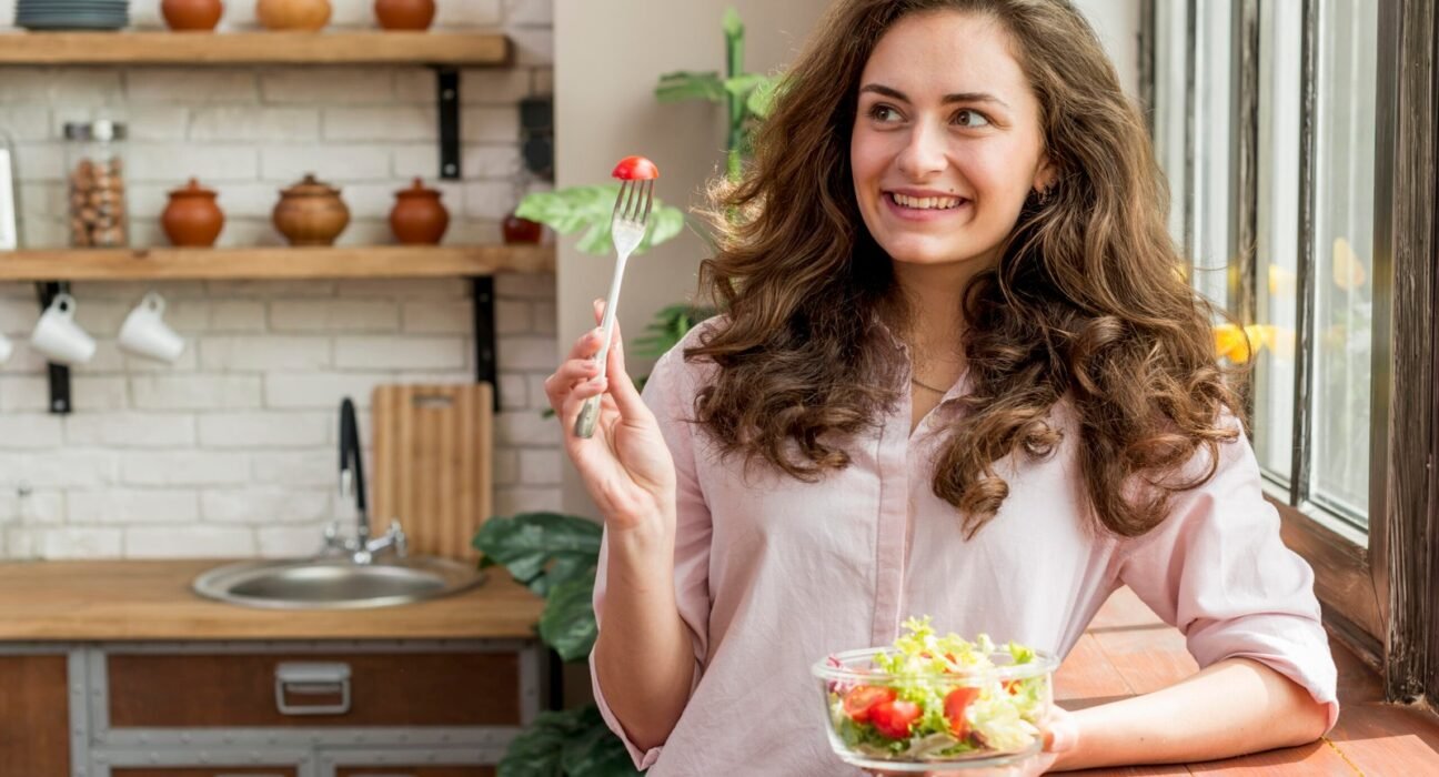 brunette-woman-eating-salad.